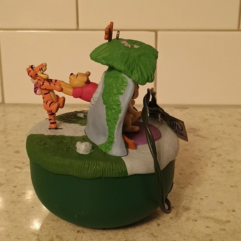 Vintage 1995 Hallmark Keepsake Ornament-motion